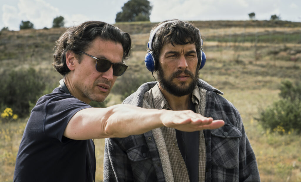 Mario Casas en el rodaje de Escape. cine