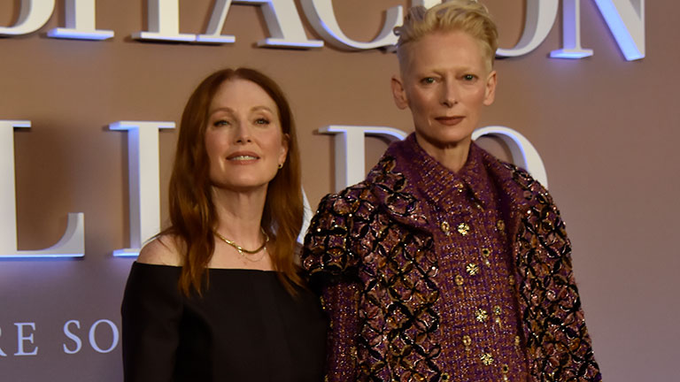 Tilda Swinton y Julianne Moore en el photocall. Imagen: Prez Magazine - Cristina Rubio.