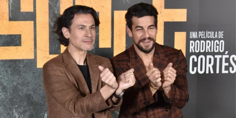 Rodrigo Cortés y Mario Casas en el photocall de 'Escape' en Madrid. Imagen: Cristina Rubio - Prez Magazine.