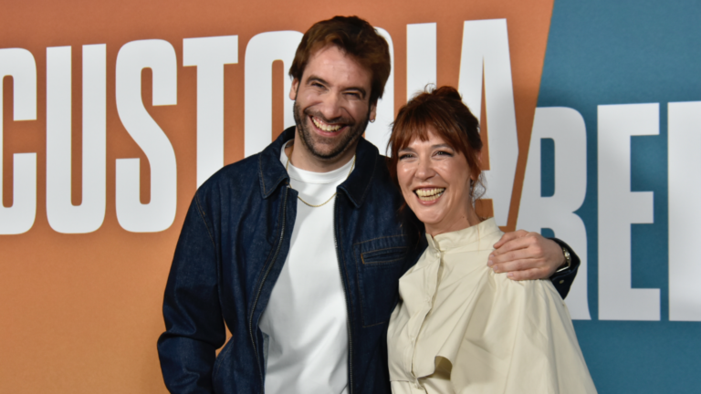 Richard Farré y Lorena López en el photocall de 'Custodia Repartida'. Imagen: Prez Magazine - Cristina Rubio.
