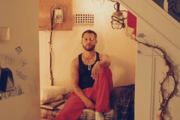 Mora lanza por sorpresa su nuevo álbum «Lo mismo de siempre» Mora lanza por sorpresa su nuevo álbum "Lo mismo de siempre"