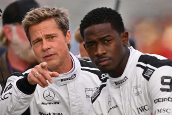 «F1: La Película» llega a España Brad Pitt y Damson Idris en F1 Movie. Fuente: Apple
