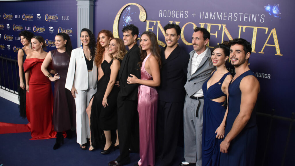 Elenco del musical 'La Cenicienta'. Imágenes de Cristina Rubio.
