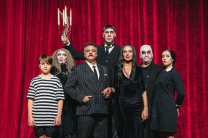 ‘La Familia Addams’ resucita en Madrid con Natalia Millán, Javier Navares y Cristina Picos