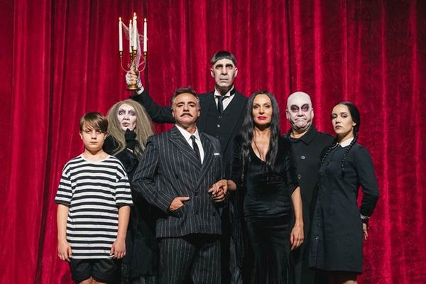 ‘La Familia Addams’ resucita en Madrid con Natalia Millán, Javier Navares y Cristina Picos